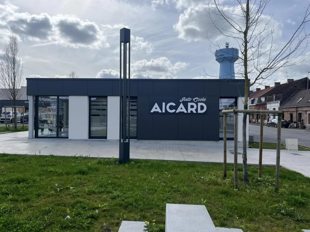 Enseigne de façade d'une auto-école à Saint-Amand-les-Eaux par C-Pub Studio